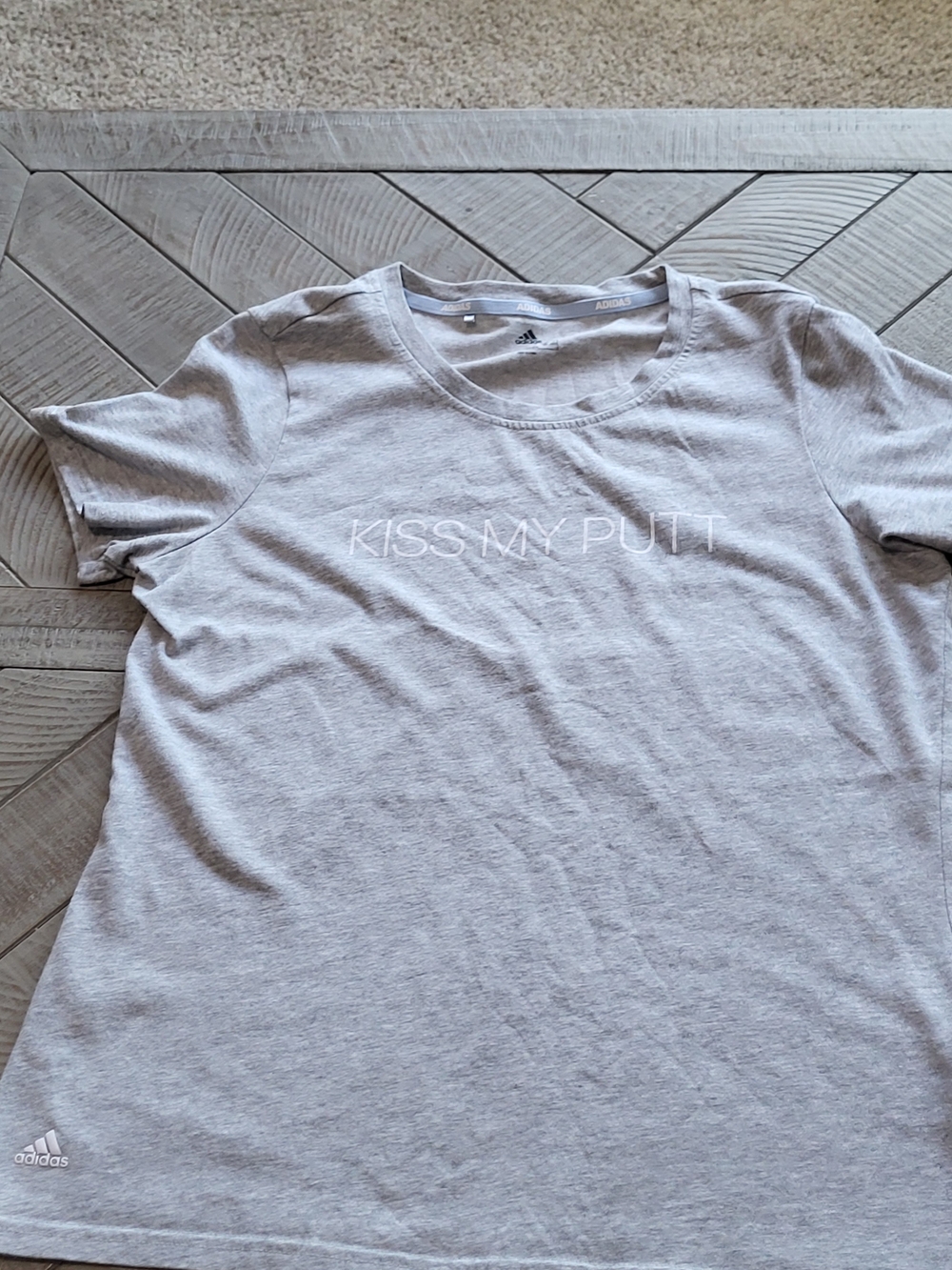 Adidas 'Kiss My Putt' Light Gray Graphic Tee
